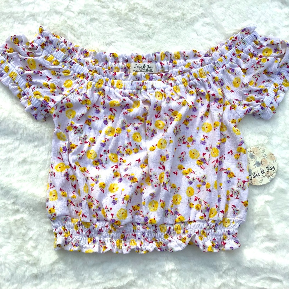 NWT Jolie & Joy crop top. White with yellow & purple flowers Size Medium
